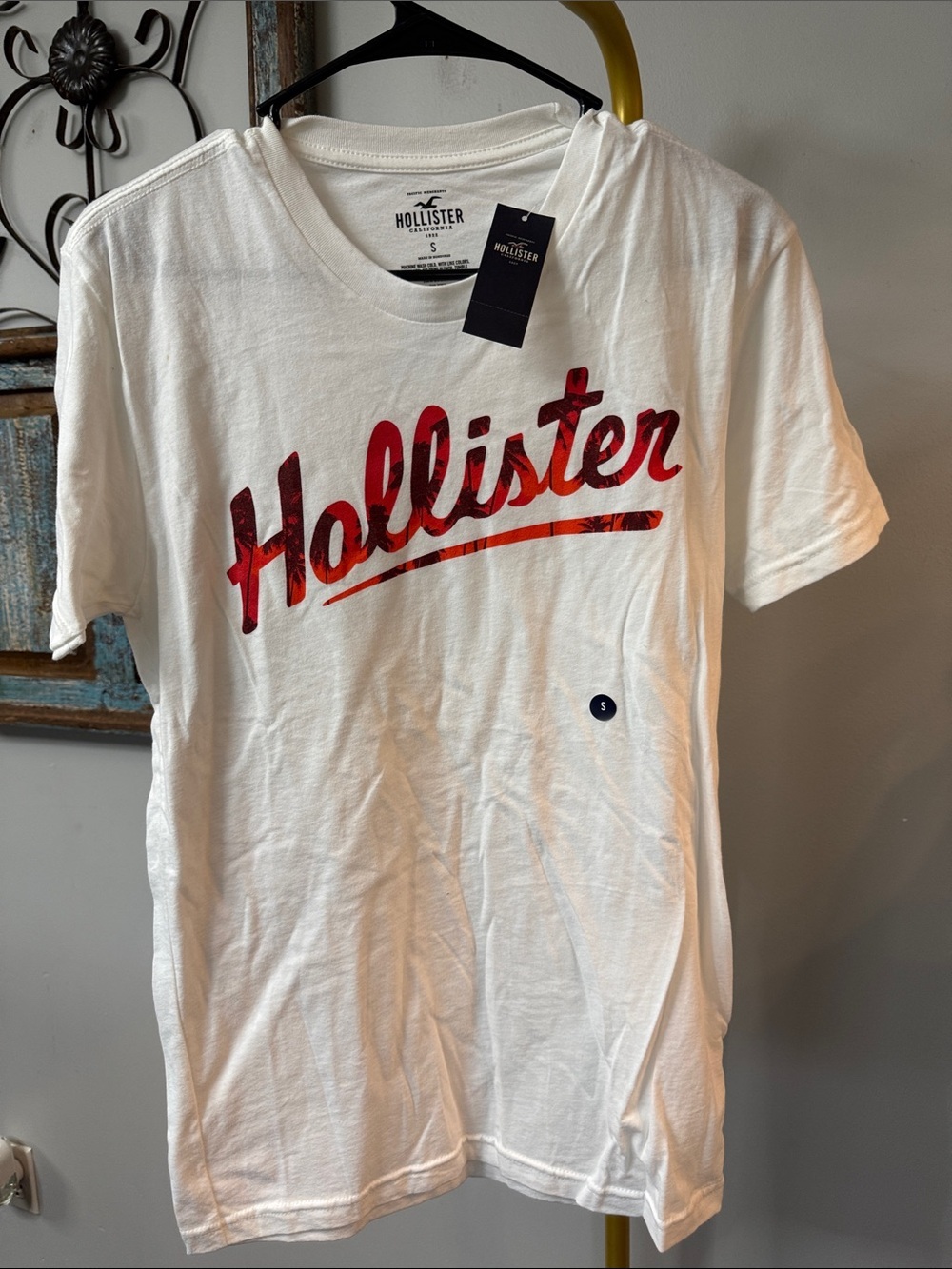 Hollister White T-Shirt with Red Script Logo NWT S